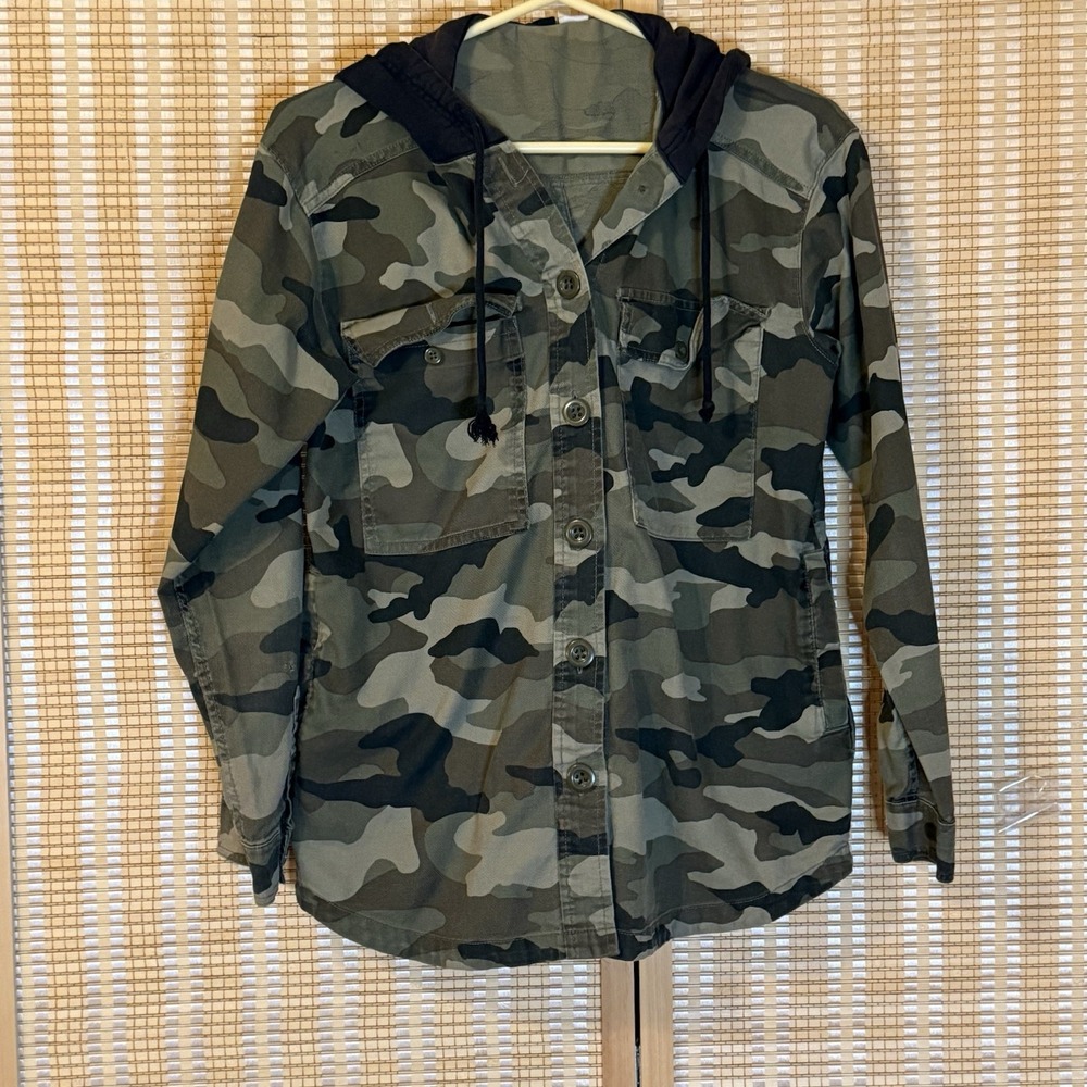 H&M Divided Womens XS Hoodie Button Up Camo Camouflage Streetwear Grunge Boho